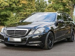 Schwarz Gebraucht 2010 Mercedes E300 Avantgarde Kombi | 12.000 € (Teuer)