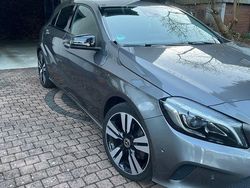 Grau Gebraucht 2017 Mercedes A200 Urban Limousine | 18.000 € (Fairer Preis)