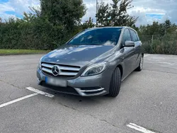 Grau Gebraucht 2012 Mercedes B200 Van / Kleinbus | 6.490 € (Fairer Preis)