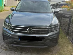 Blau Gebraucht 2022 VW Tiguan Allspace SUV | 35.800 € (Etwas zu teuer)