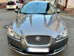 Grau Gebraucht 2010 Jaguar XF Premium Luxury Limousine | 7.000 €