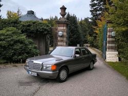Grau Gebraucht 1987 Mercedes E300 Limousine | 15.500 €