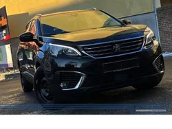 Lackierung schwarz perla nera/ Gebraucht 2017 Peugeot 5008 Active Van / Kleinbus | 13.480 € (Fairer Preis)