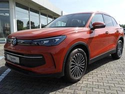 Persimmon red metallic Gebraucht 2025 VW Tiguan Life SUV | 41.985 € (Teuer)