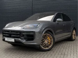 Grau Gebraucht 2024 Porsche Cayenne Turbo E-Hybrid SUV | 182.900 €