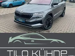 Grau Gebraucht 2024 Skoda Karoq SportLine SUV | 33.990 € (Fairer Preis)