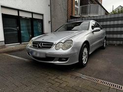 Silber Gebraucht 2006 Mercedes CLK220 Avantgarde Coupé | 4.700 € (Superpreis)