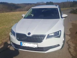 Weiß Gebraucht 2016 Skoda Superb Ambition Kombi | 15.200 € (Guter Preis)