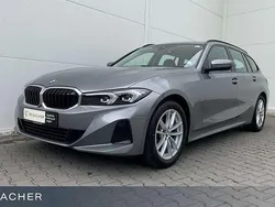 Skyscraper grau metallic Gebraucht 2024 BMW 318 Comfort Edition Kombi | 36.349 € (Teuer)