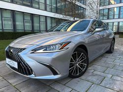 Silber Gebraucht 2024 Lexus ES300 Business Edition Limousine | 29.999 €