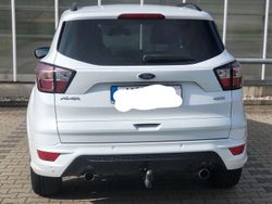 Weiß Gebraucht 2017 Ford Kuga ST-Line SUV | 13.999 € (Etwas zu teuer)
