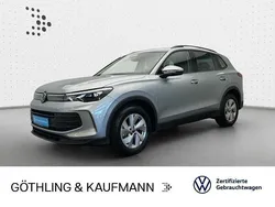 Oyster silver metallic Gebraucht 2024 VW Tiguan Basis SUV | 34.430 € (Guter Preis)