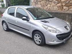Grau Gebraucht 2011 Peugeot 206+ Kleinwagen | 3.300 €