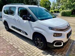 Weiß Gebraucht 2023 Citroën Berlingo Shine Van / Kleinbus | 25.950 € (Teuer)