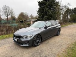 Grau Gebraucht 2020 BMW 320 M Performance Kombi | 25.000 € (Guter Preis)
