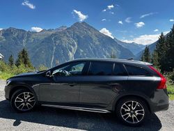 Grau Gebraucht 2016 Volvo V60 CC Summum Kombi | 14.300 € (Fairer Preis)