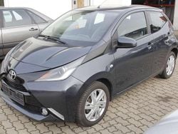 Dark grey Gebraucht 2015 Toyota Aygo X-play Kleinwagen | 4.900 € (Fairer Preis)