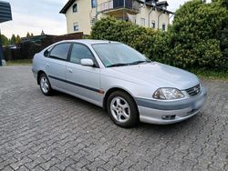 Silber Gebraucht 2001 Toyota Avensis Limousine | 3.500 € (Etwas zu teuer)