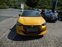 Gelb Gebraucht 2021 Peugeot e-208 GT Kleinwagen | 15.900 € (Fairer Preis)