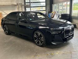 Carbonschwarz metallic Gebraucht 2025 BMW 740 M Sport Limousine | 102.900 € (Guter Preis)