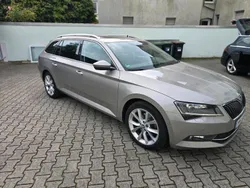 Gold Gebraucht 2016 Skoda Superb Kombi | 14.999 € (Guter Preis)