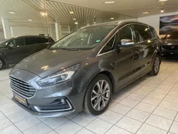 Grau Gebraucht 2021 Ford S-MAX Titanium Van / Kleinbus | 13.950 €
