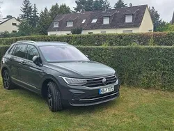 Grau Gebraucht 2022 VW Tiguan Active SUV | 26.000 € (Fairer Preis)