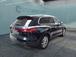 Blau Gebraucht 2024 VW Touareg Elegance SUV | 56.350 € (Guter Preis)