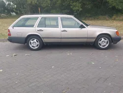 Beige Gebraucht 1989 Mercedes 230 Kombi | 4.900 €