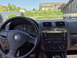 Blau Gebraucht 2005 VW Golf IV Trendline Kleinwagen | 4.200 € (Etwas zu teuer)