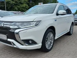 Andenweiss (s) Gebraucht 2020 Mitsubishi Outlander P-HEV Basis SUV | 20.990 € (Fairer Preis)