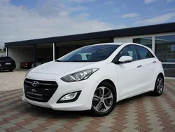 Weiß Gebraucht 2015 Hyundai i30 Limousine | 10.700 € (Fairer Preis)
