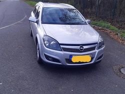 Silber Gebraucht 2010 Opel Astra Kombi | 4.600 €