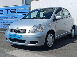 Silver metallic Gebraucht 2004 Toyota Yaris Sol Limousine | 5.990 €