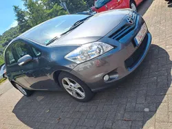 Grau Gebraucht 2012 Toyota Auris Life Limousine | 4.950 € (Fairer Preis)