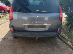 Grau Gebraucht 2005 Peugeot 807 Van / Kleinbus | 1.800 €