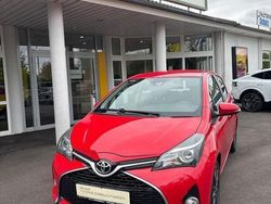 Rot Gebraucht 2016 Toyota Yaris Lounge Kleinwagen | 9.390 € (Fairer Preis)