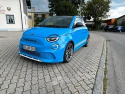 Blau Gebraucht 2023 Abarth 500e Scorpionissima Kleinwagen | 28.099 € (Guter Preis)