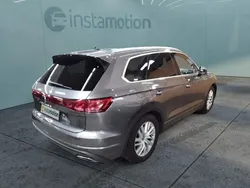 Grau Gebraucht 2024 VW Touareg Elegance SUV | 57.800 € (Guter Preis)