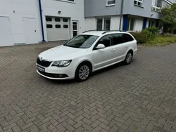 Weiß Gebraucht 2014 Skoda Superb Active Kombi | 6.545 € (Fairer Preis)