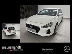 Weiß Gebraucht 2017 Hyundai i30 Trend Limousine | 12.900 € (Teuer)