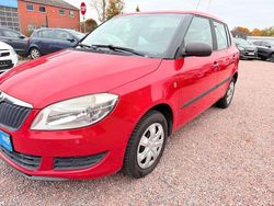 Rot Gebraucht 2010 Skoda Fabia Special Limousine | 2.999 € (Fairer Preis)