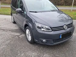Grau Gebraucht 2015 VW Touran Cup Van / Kleinbus | 10.200 € (Fairer Preis)