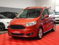 Rot Gebraucht 2014 Ford Tourneo Courier Titanium Van / Kleinbus | 8.250 € (Fairer Preis)