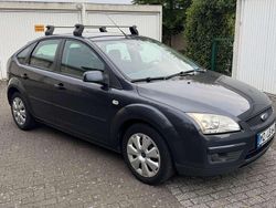 Grau Gebraucht 2006 Ford Focus Limousine | 3.200 € (Fairer Preis)