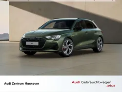 Distriktgrün metallic Gebraucht 2024 Audi A3 Advanced Plus Limousine | 41.990 €