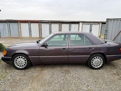 Braun Gebraucht 1993 Mercedes 220 Limousine | 6.900 €