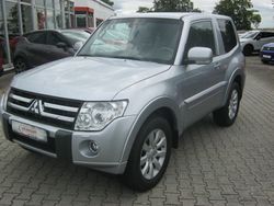 Coolsilber (metallic) Gebraucht 2010 Mitsubishi Pajero Intense SUV | 15.900 € (Teuer)