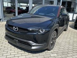 Rot Neu 2024 Mazda 3 Exclusive-Line Limousine | 29.989 €