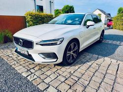 Weiß Gebraucht 2021 Volvo V60 Inscription Kombi | 28.999 € (Fairer Preis)